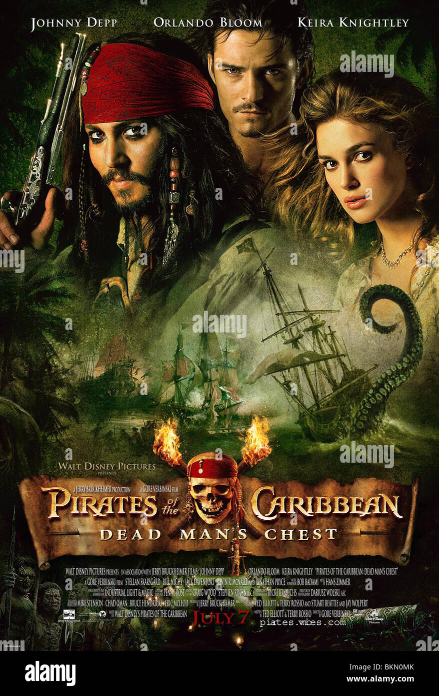 PIRATES OF THE CARIBBEAN: DEAD MAN'S CHEST (2006) POSTER PDMC 001-POST Stock Photo