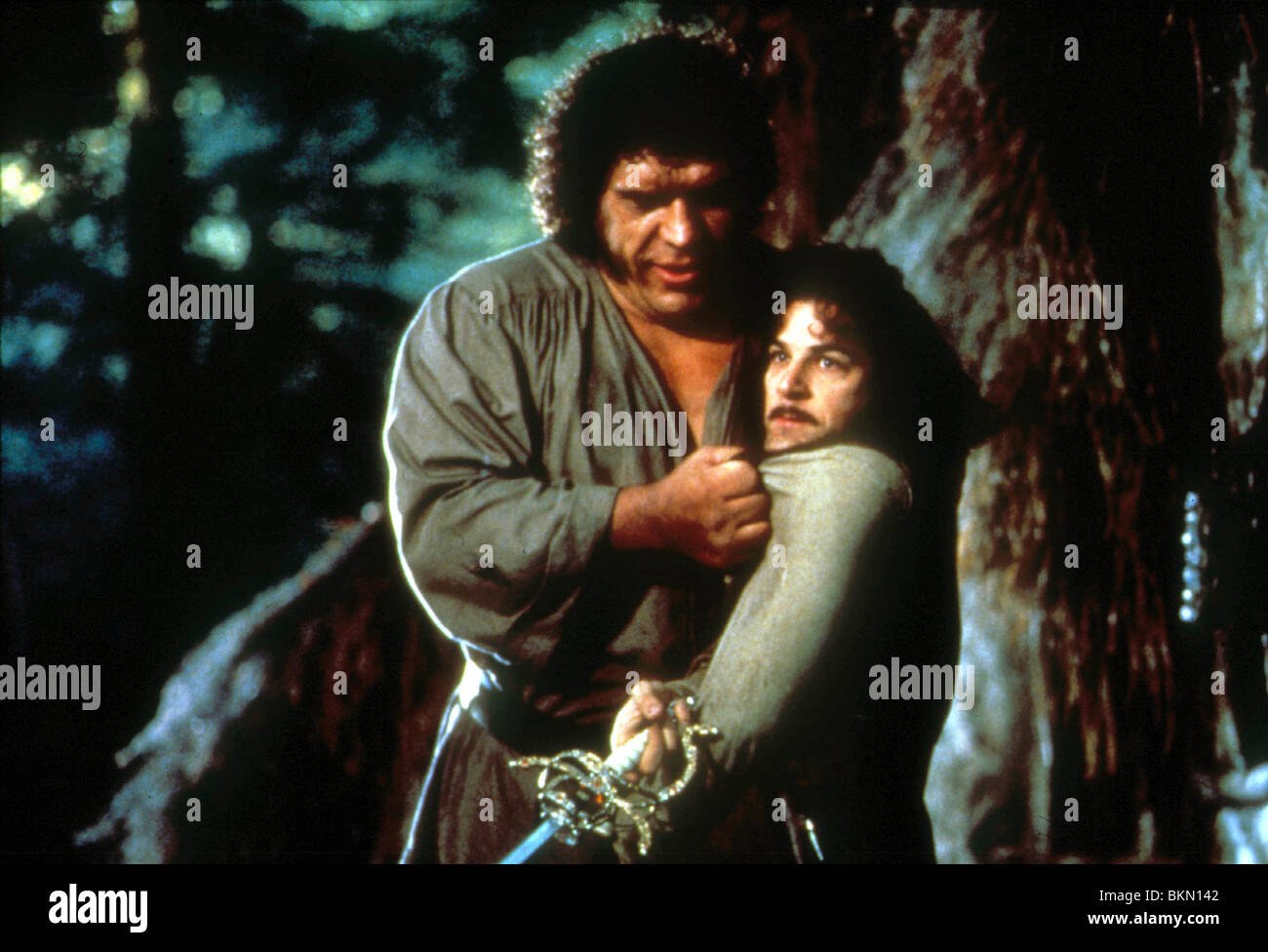 THE PRINCESS BRIDE (1987) ANDRE THE GIANT, MANDY PATINKIN PRB 033 Stock Photo