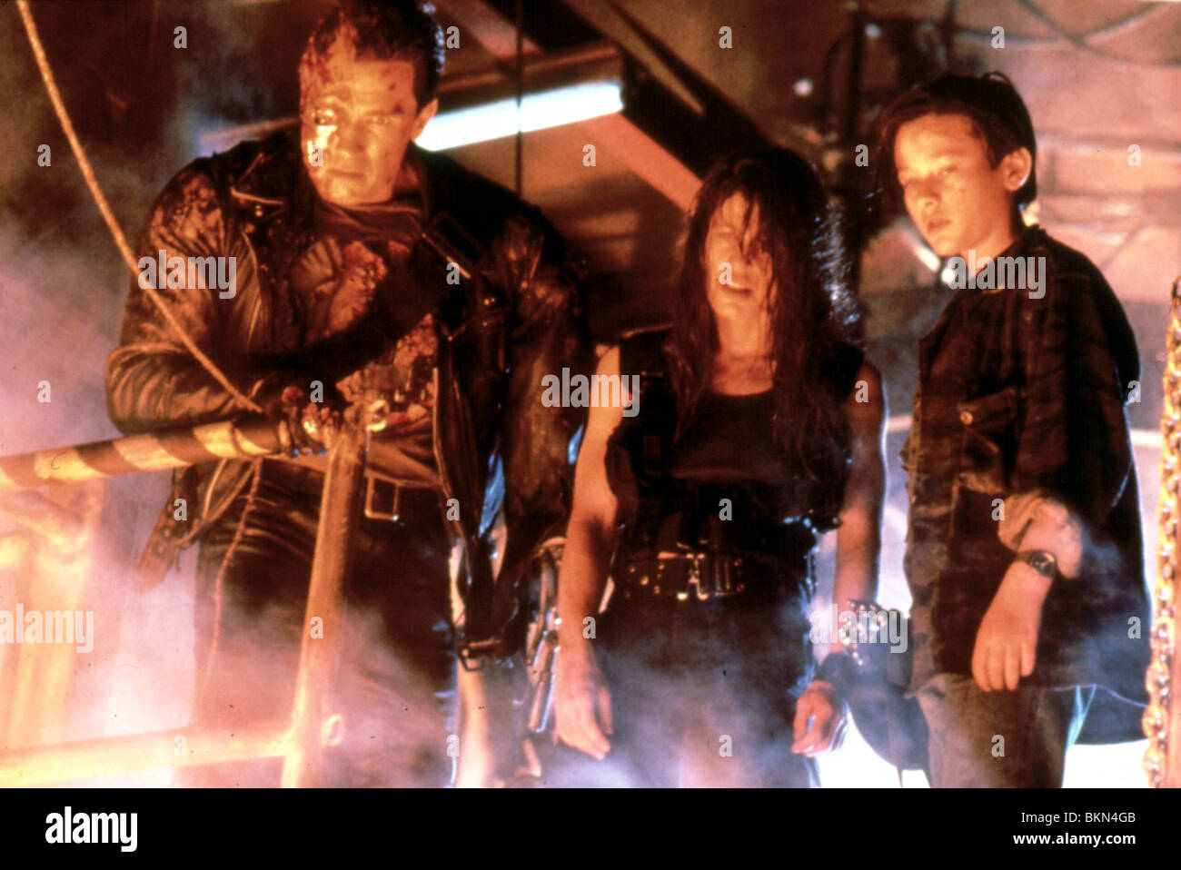 TERMINATOR 2: JUDGEMENT DAY (1991) ARNOLD SCHWARZENEGGER, LINDA HAMILTON, EDWARD FURLONG TR2 055 Stock Photo