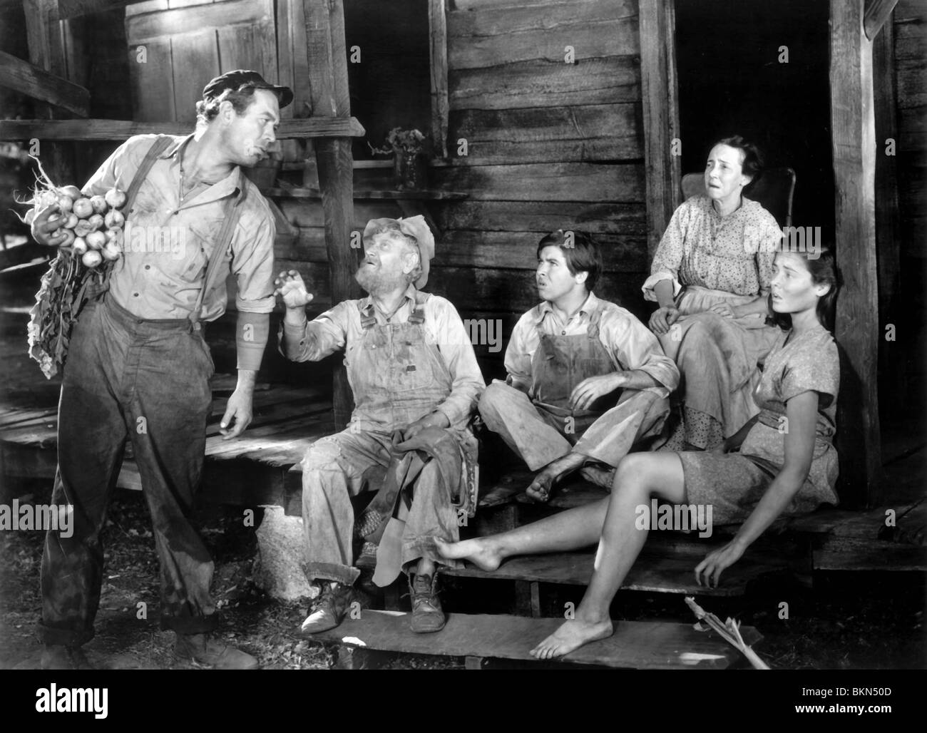 TOBACCO ROAD (1941) WARD BOND, CHARLEY GRAPEWIN, ELIZABETH PATTERSON, GENE TIERNEY TBCO 001P Stock Photo
