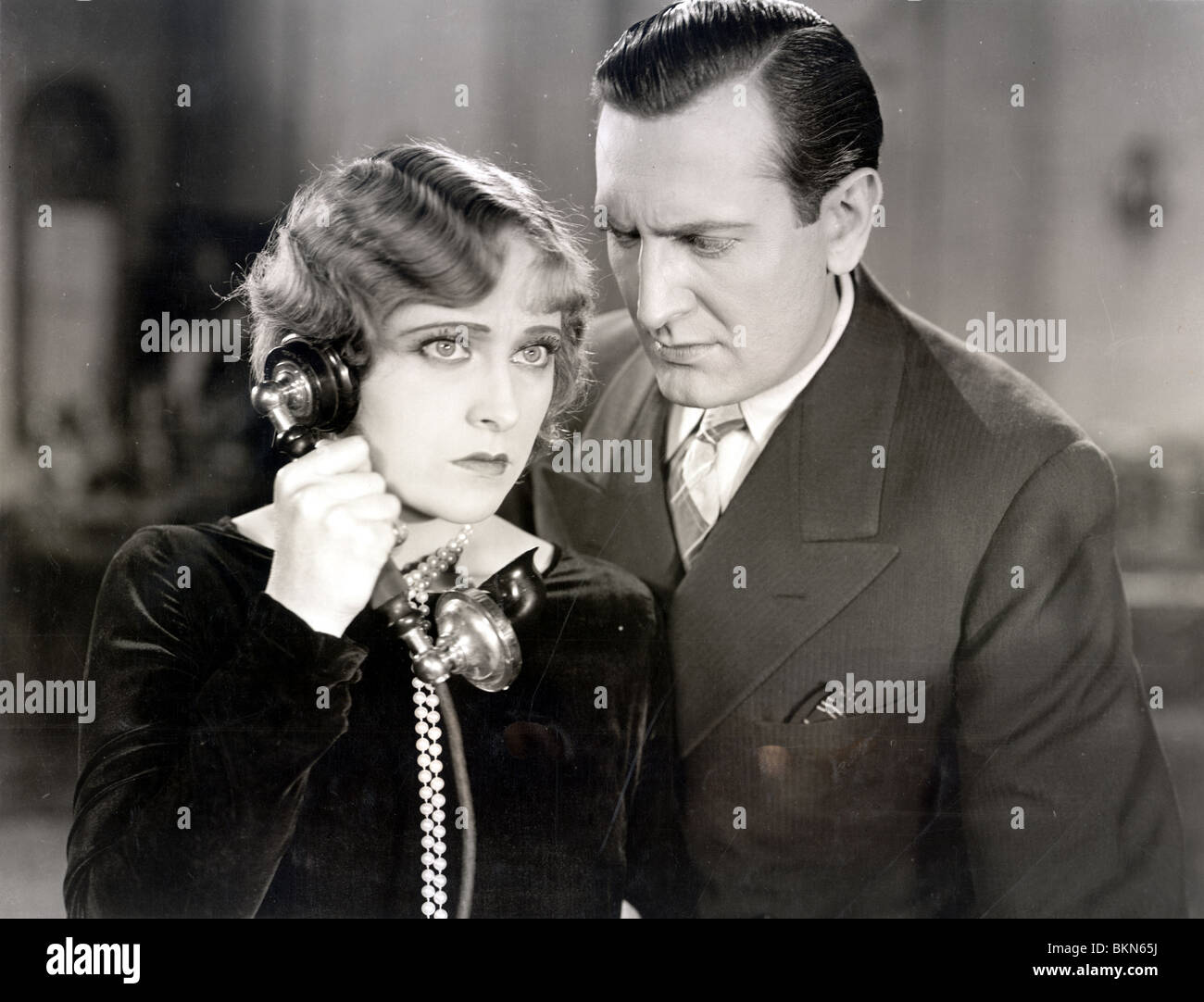 THE WARNING (1927) DOROTHY REVIER, JACK HOLT, GEORGE B SEITZ (DIR) TWN 001 P Stock Photo