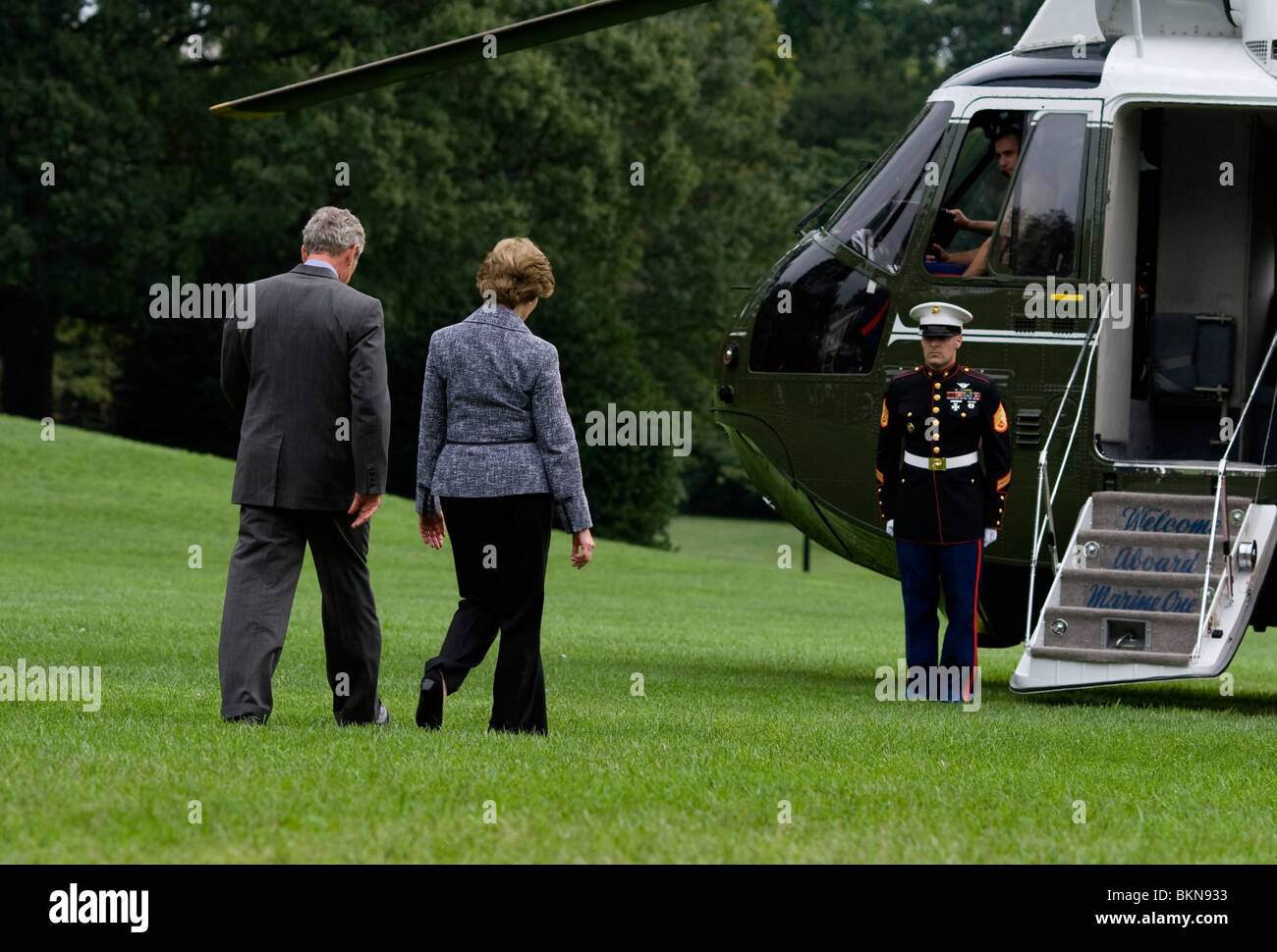 President George Bush and First Lady Laura Bush depart the South Lawn of the White House aboard Marine One Stock Photo
