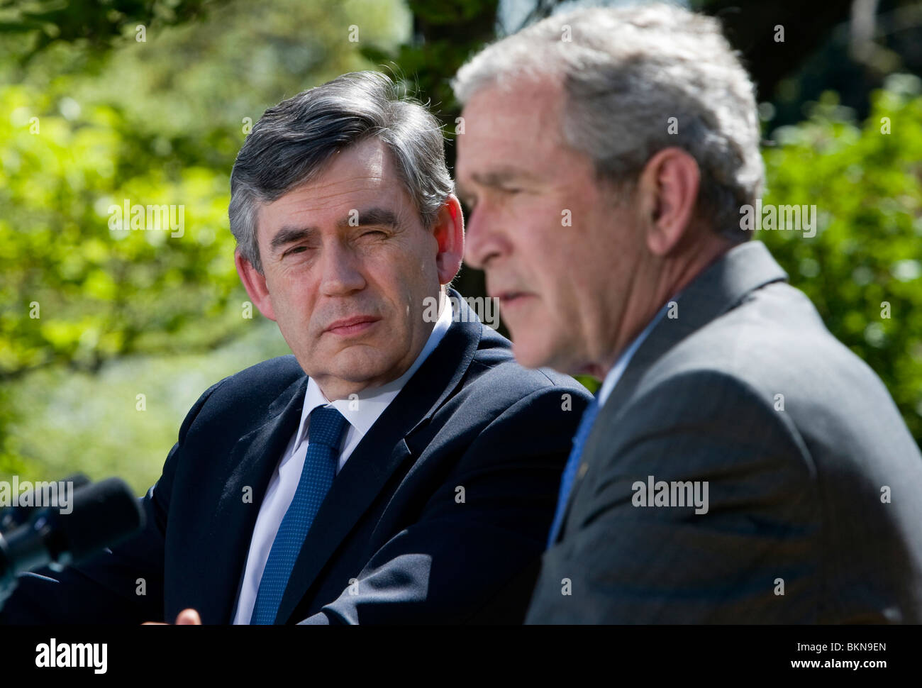 President George W Bush and British Prime Minister Gordon Brown at the White House Stock Photo