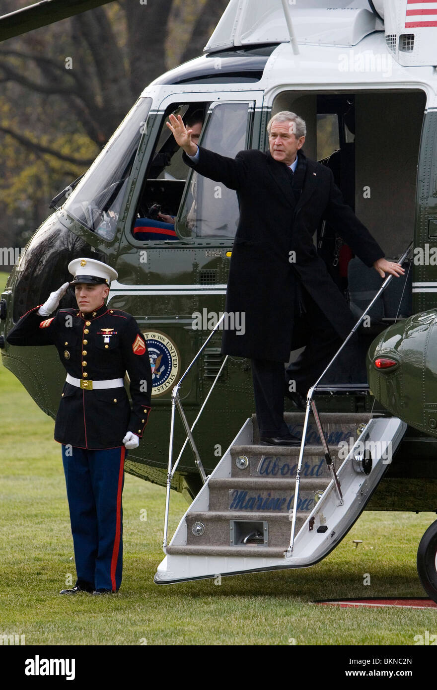 President George W Bush waves from Marine One. Stock Photo
