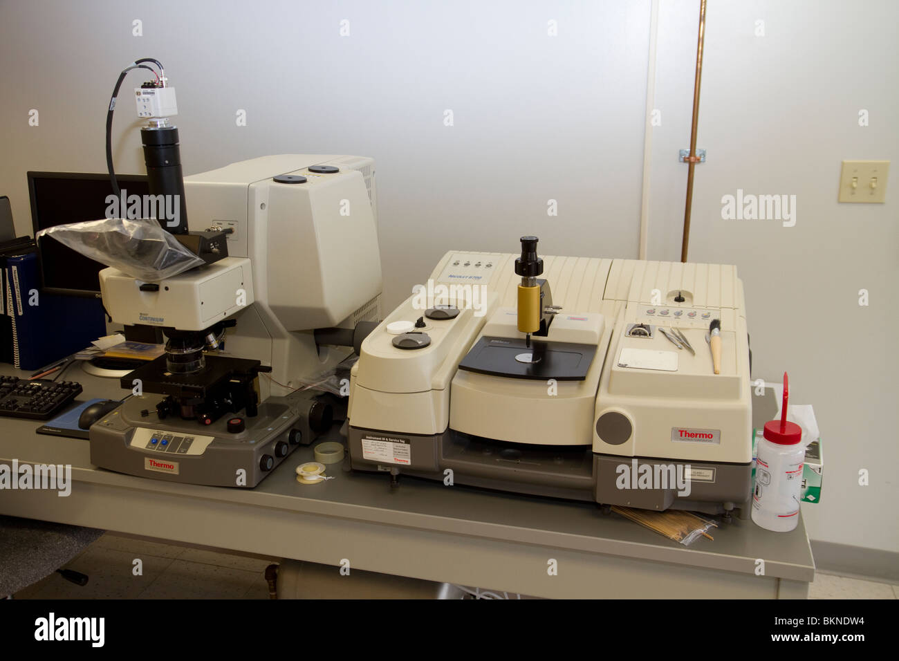 Fourier Transform Infrared Spectroscopy (FTIR) spectrometer in forensics crime lab. Nebraska State Patrol Crime Lab. Stock Photo