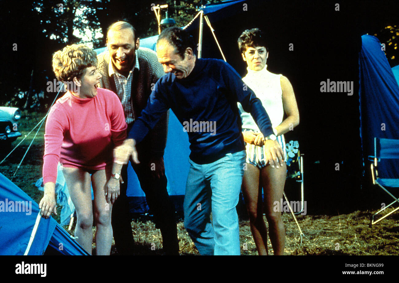 CARRY ON CAMPING (1969) JOAN SIMS, BERNARD BRESSLAW, SID JAMES, DILYS LAYE COCP 005 Stock Photo