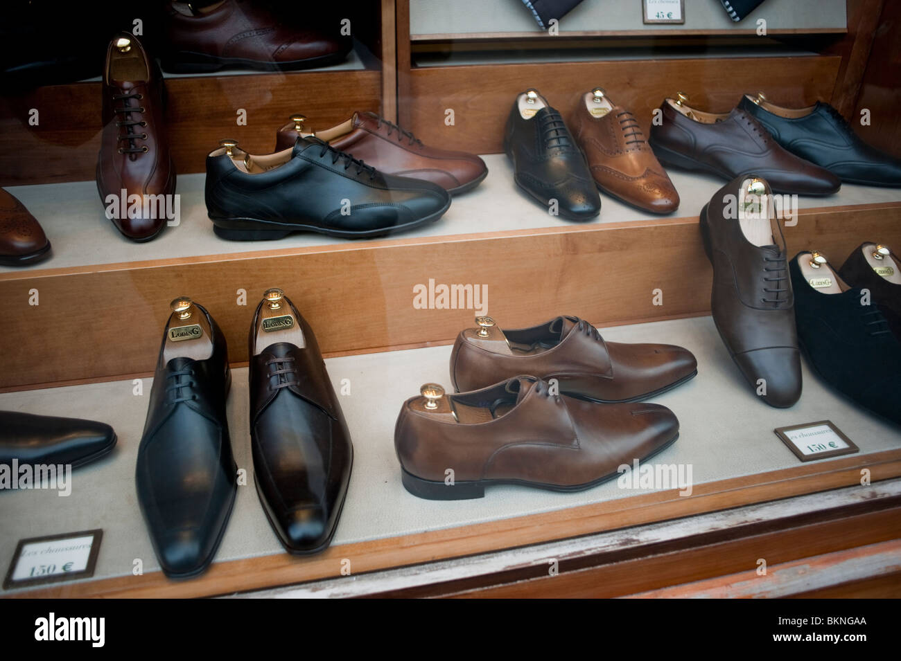 Men's Dress Shoes on Display in Shoe Store Window, Paris, France, shopping  shoes Stock Photo - Alamy