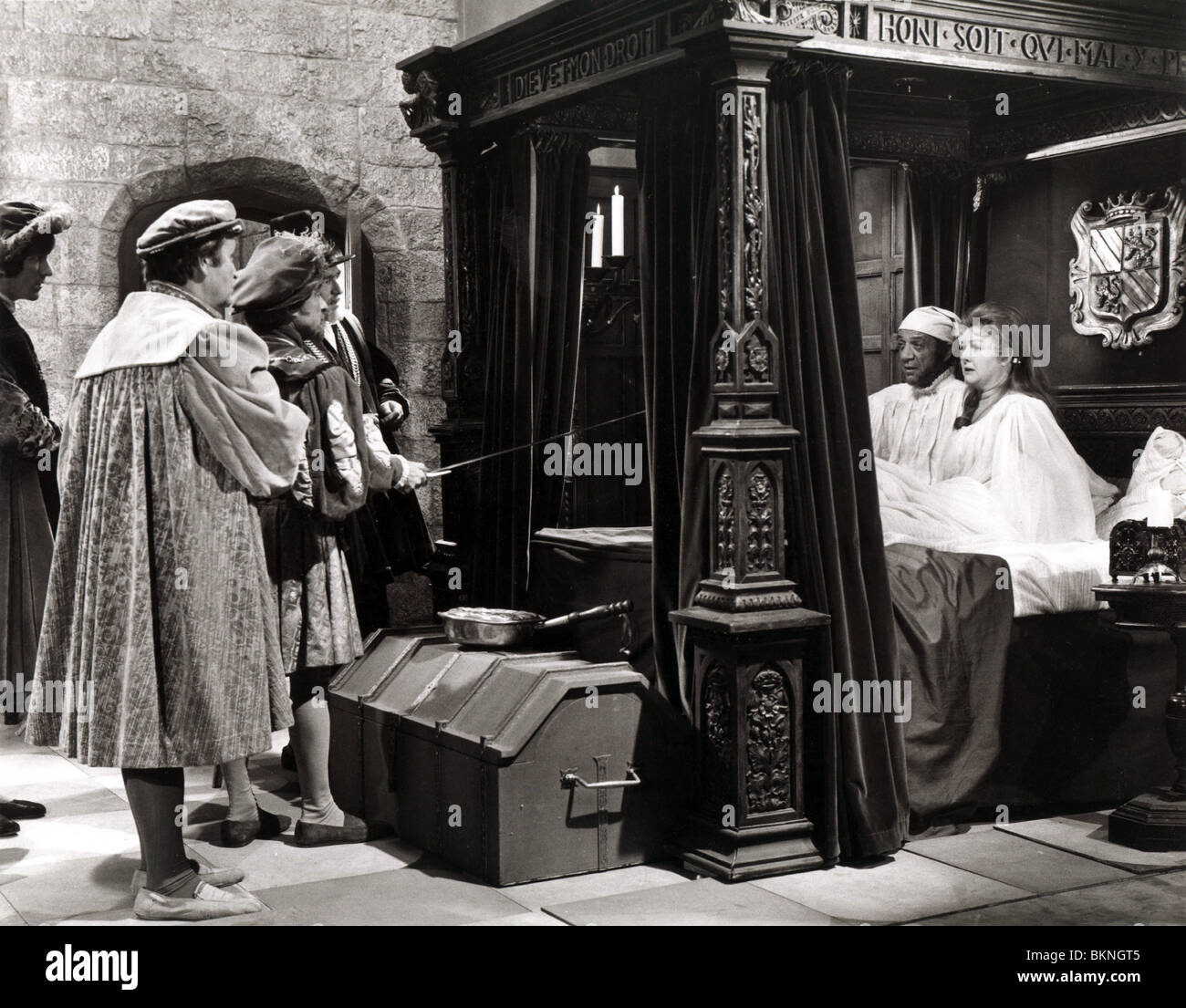 CARRY ON HENRY (1972) SID JAMES, JOAN SIMS COHY 003P Stock Photo Alamy