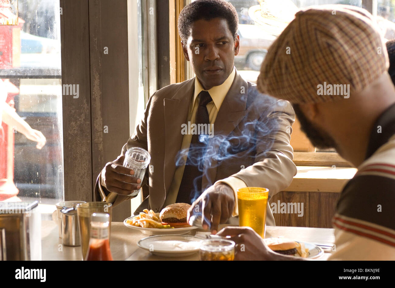 AMERICAN GANGSTER (2007) THE RETURN OF THE SUPERFLY (ALT) DENZEL WASHINGTON RIDLEY SCOTT (DIR) AMGA 001 Stock Photo