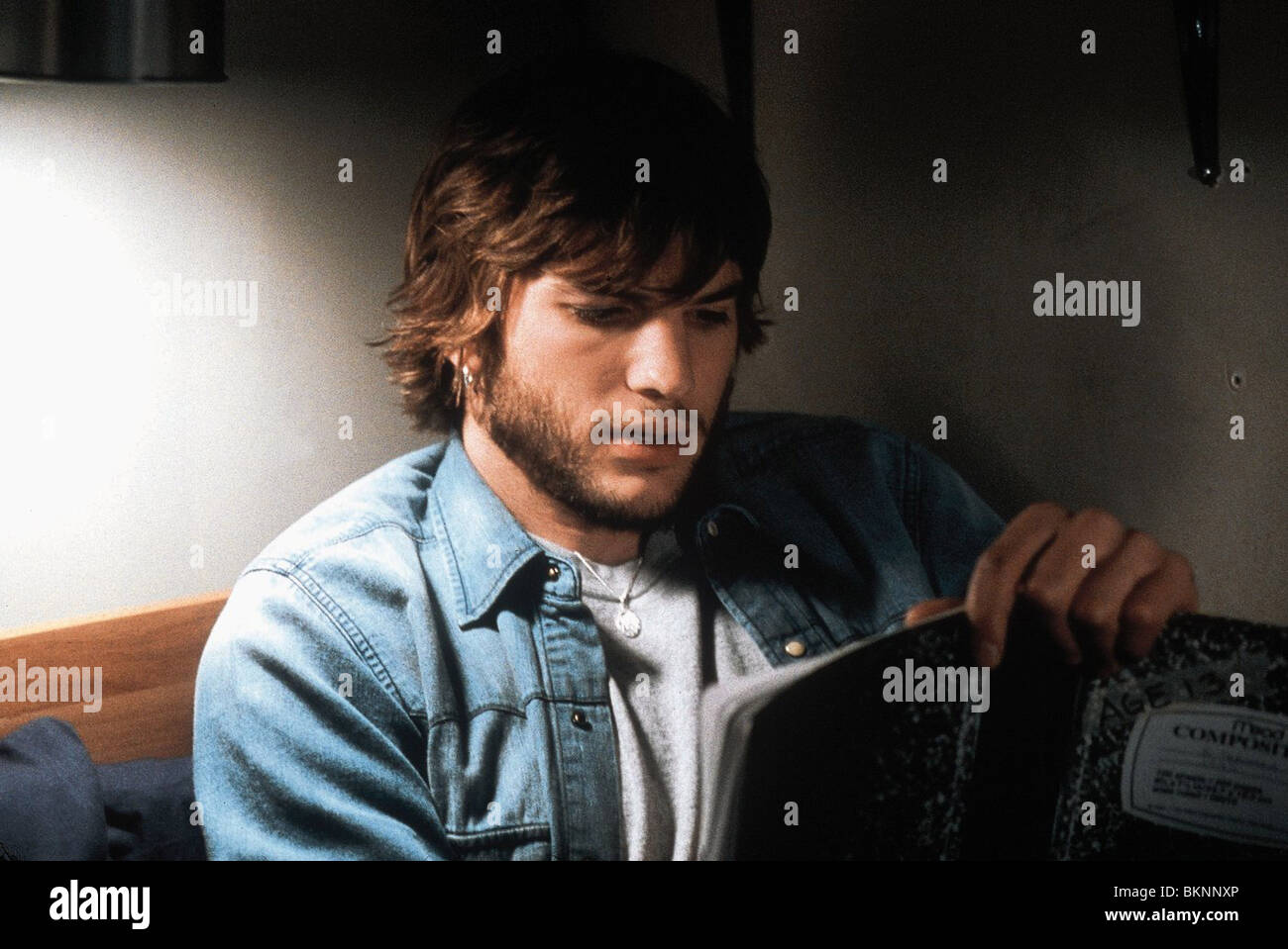 THE BUTTERFLY EFFECT (2004) ASHTON KUTCHER BTFE 001-21 Stock Photo