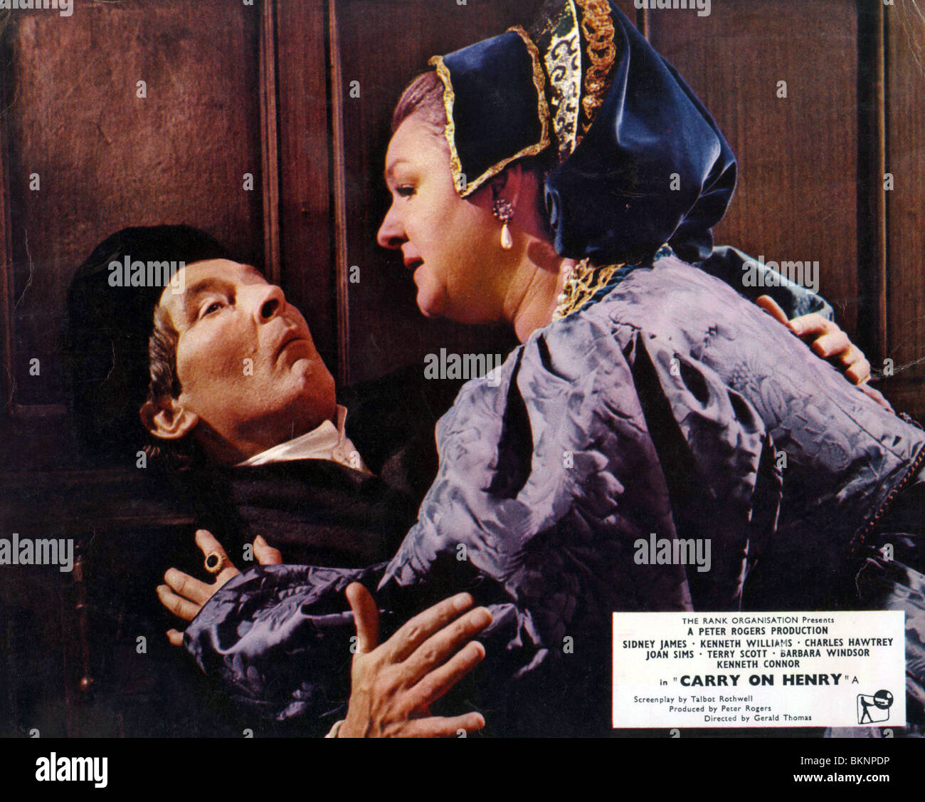 CARRY ON HENRY (1972) WILLIAMS, JOAN SIMS COHY 002FOH Stock
