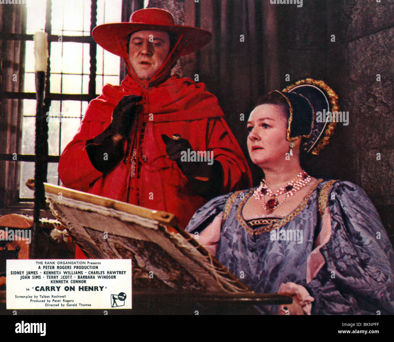 CARRY ON HENRY (1972) TERRY SCOTT, JOAN SIMS COHY 009FOH Stock Photo