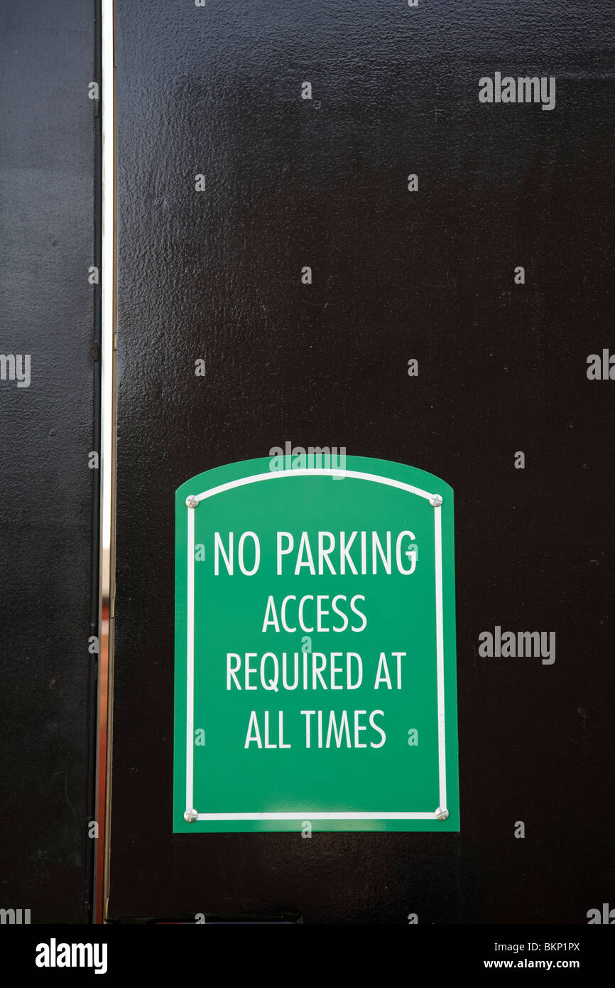 no-parking-access-required-at-all-times-green-sign-england-stock