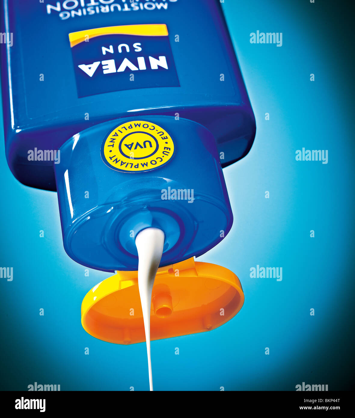 Suntan lotion hires stock photography and images Alamy