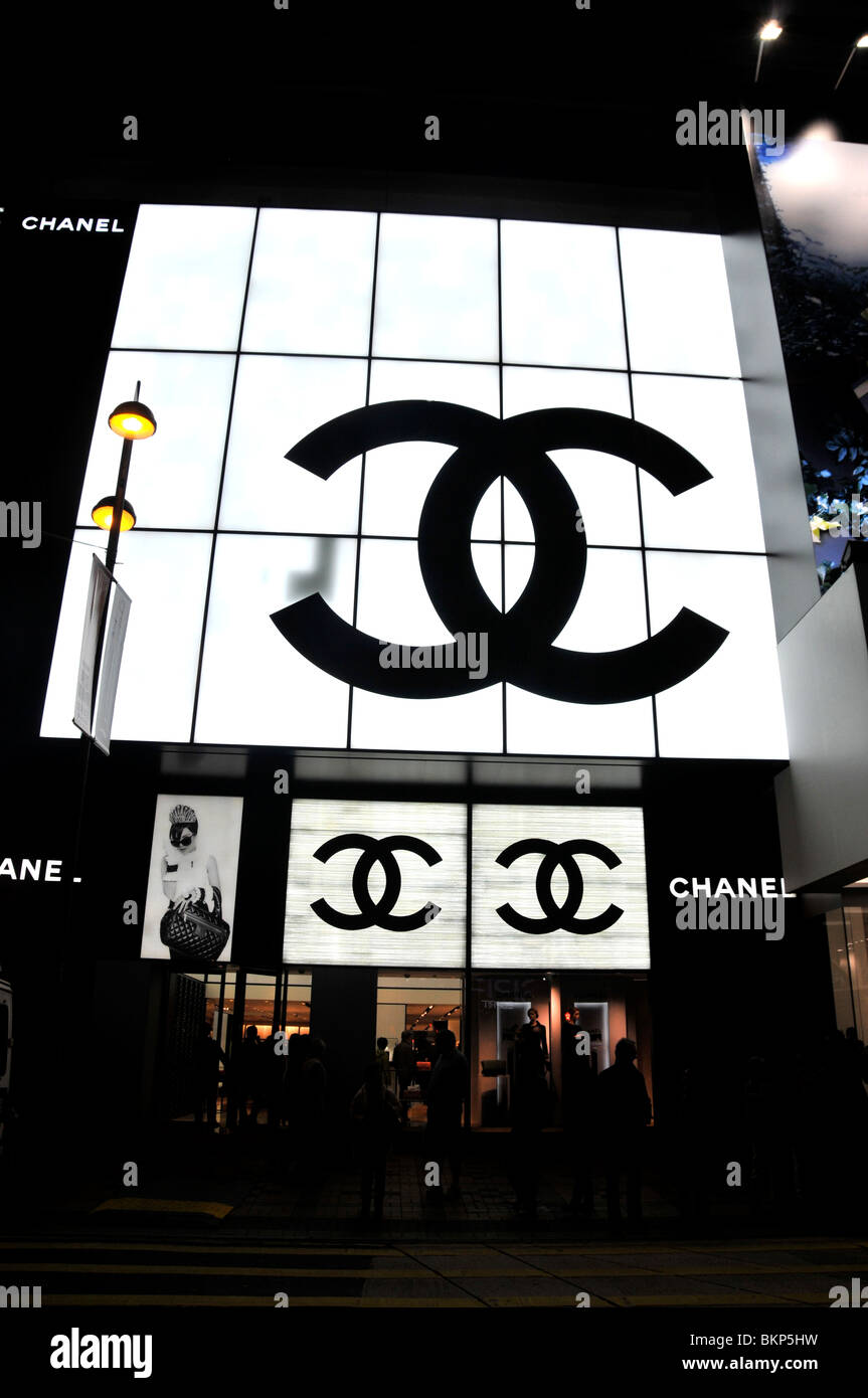 Chanel Logo Brand Entrance and Text Sign Front of Retail Boutique Store  Exterior French Editorial Image - Image of famous, jeweller: 250986125