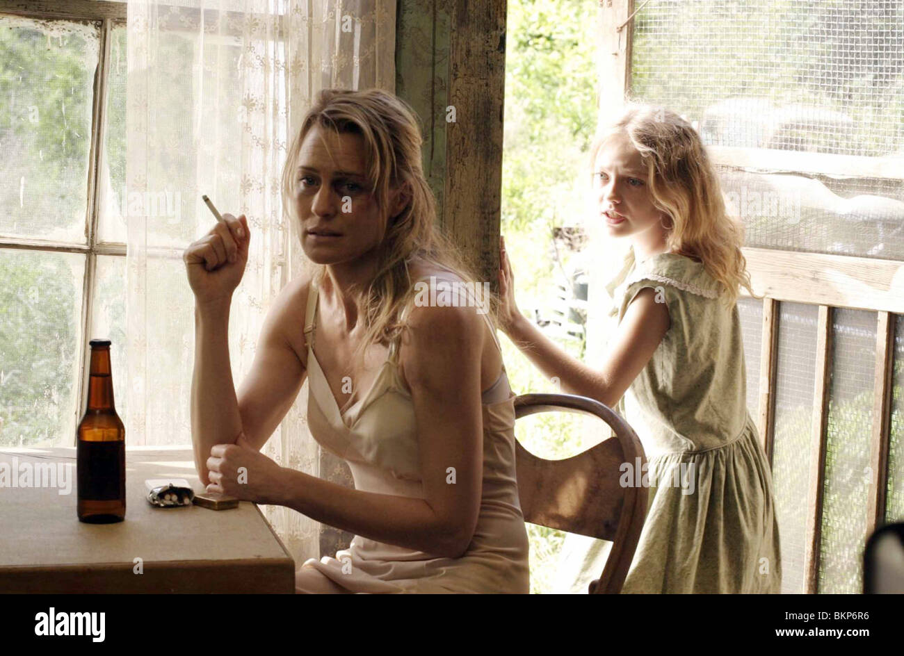 HOUNDDOG (2007) DAKOTA FANNING DEBORAH KAMPMEIER (DIR) HDOG 002 Stock Photo  - Alamy