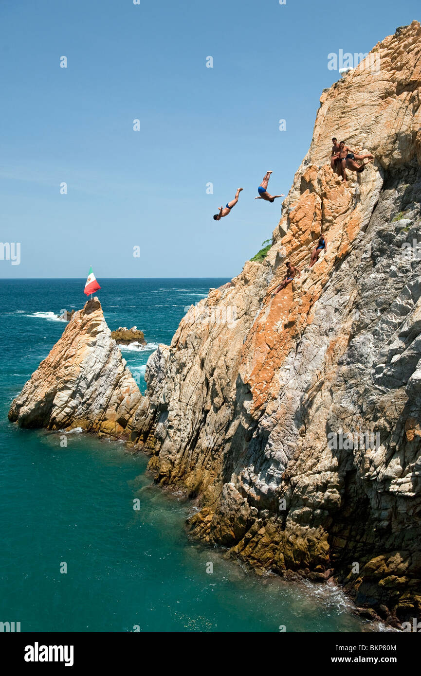 Cliff diving acapulco mexico hires stock photography and images Alamy