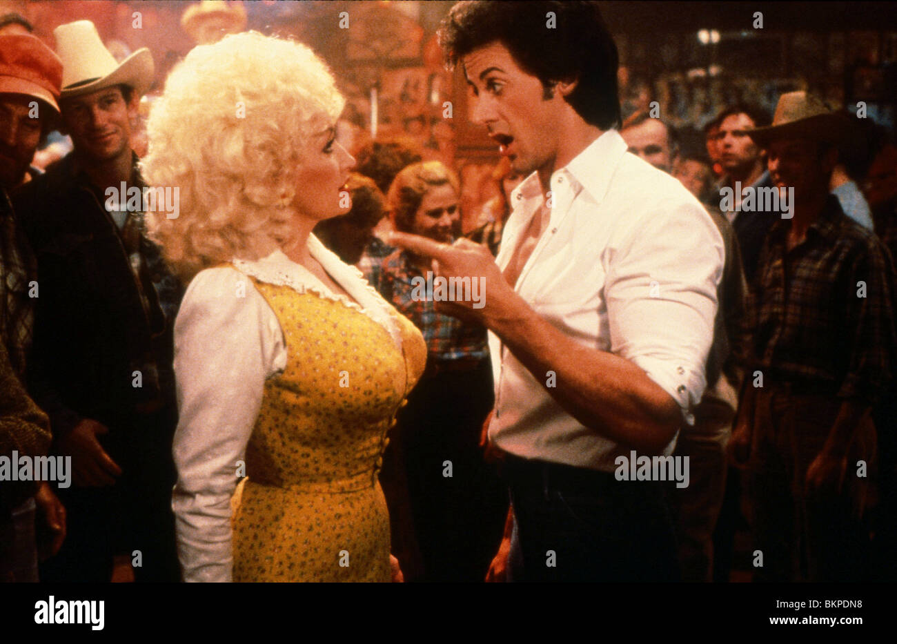 RHINESTONE (1984) DOLLY PARTON, SYLVESTER STALLONE BOB CLARK (DIR Stock