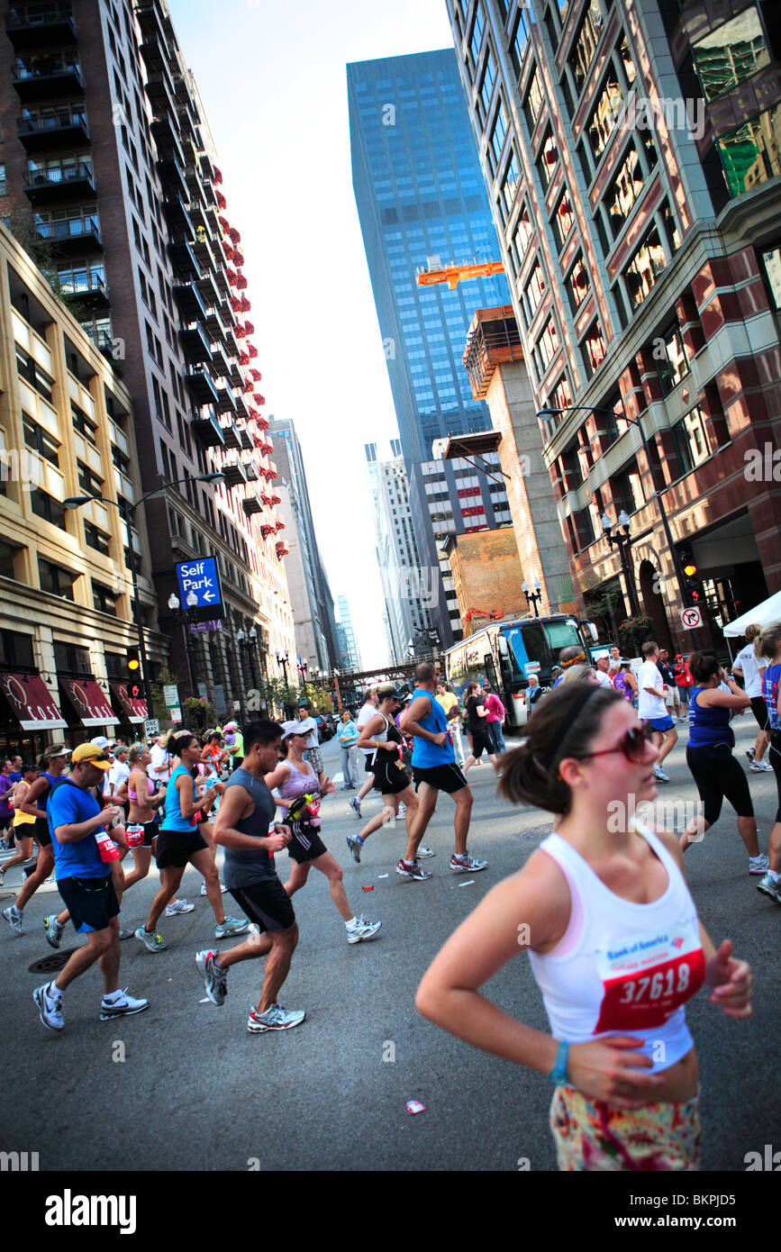 CHICAGO MARATHON ; RUNNERS IN DOWNTOWN, CHICAGO, ILLINOIS, USA Stock