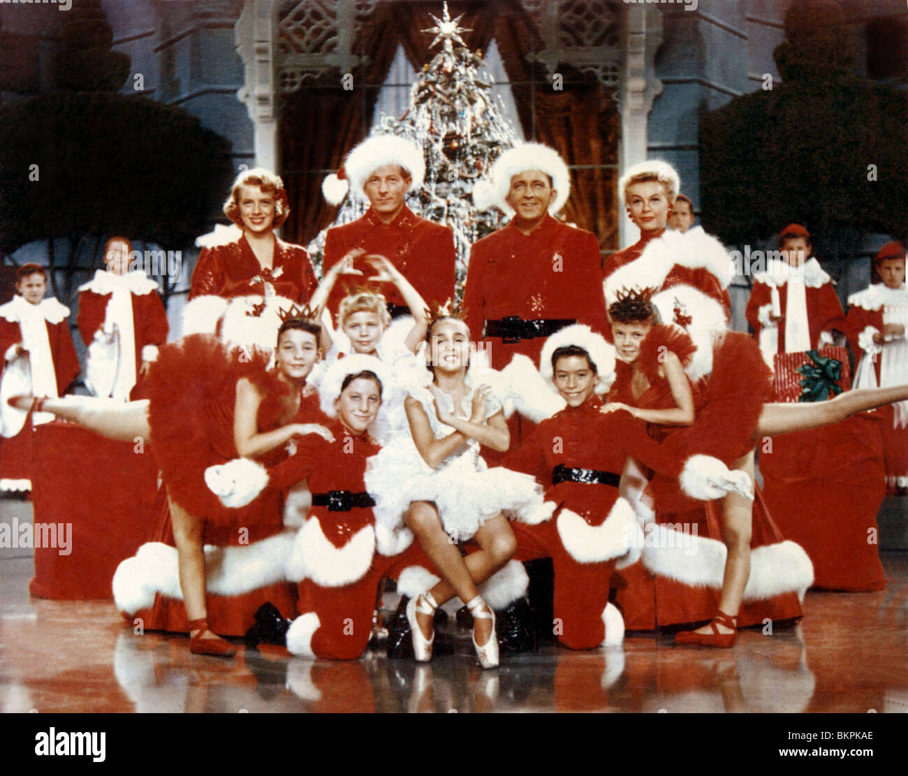 WHITE CHRISTMAS (1954) ROSEMARY CLOONEY, DANNY KAYE, BING CROSBY, VERA ELLEN WHC1 001CP Stock Photo