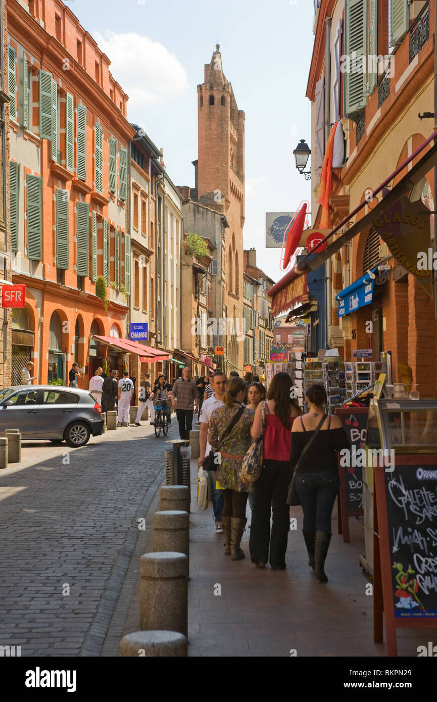 The Narrow Busy Rue du Taur in the Centre of Toulouse Haute-Garonne Midi-Pyrenees France Stock Photo
