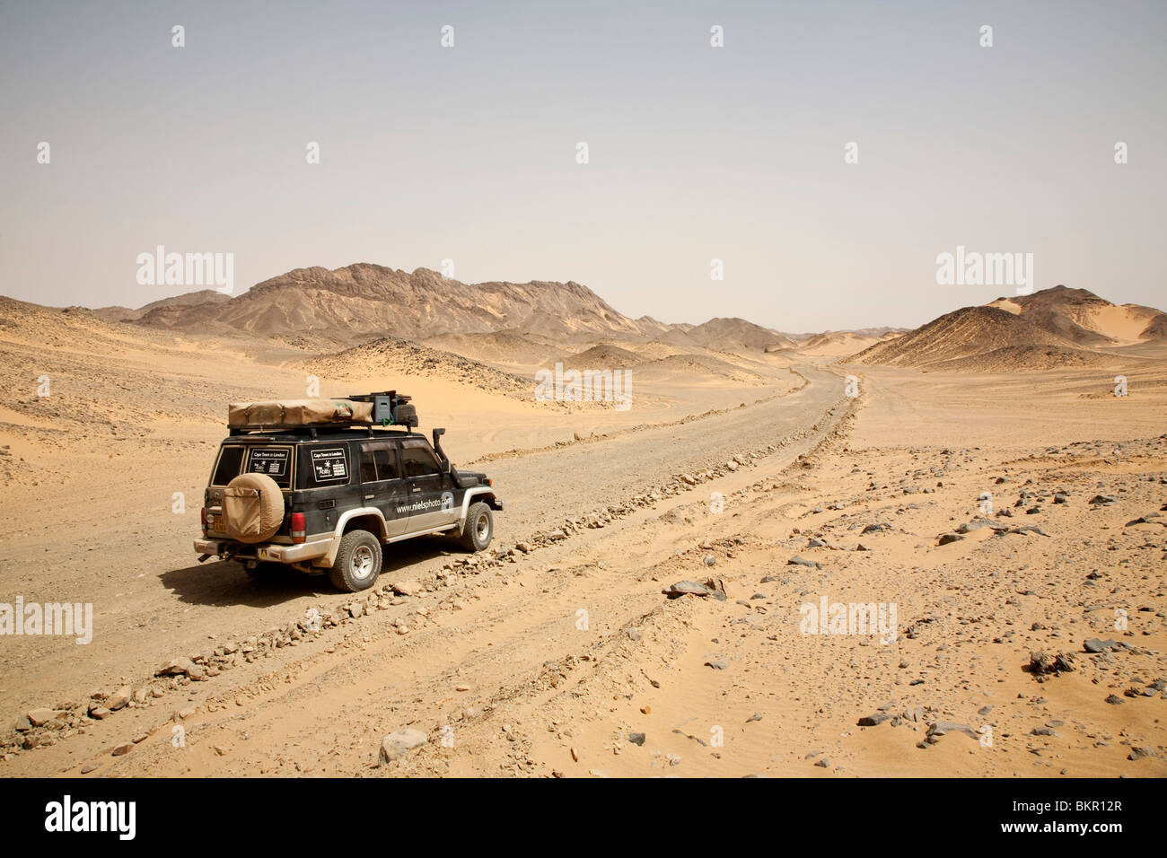 Sudan, South of Wadi Halfa. A 4x4 makes its way across the dirt roads in Northern Sudan. Stock Photo