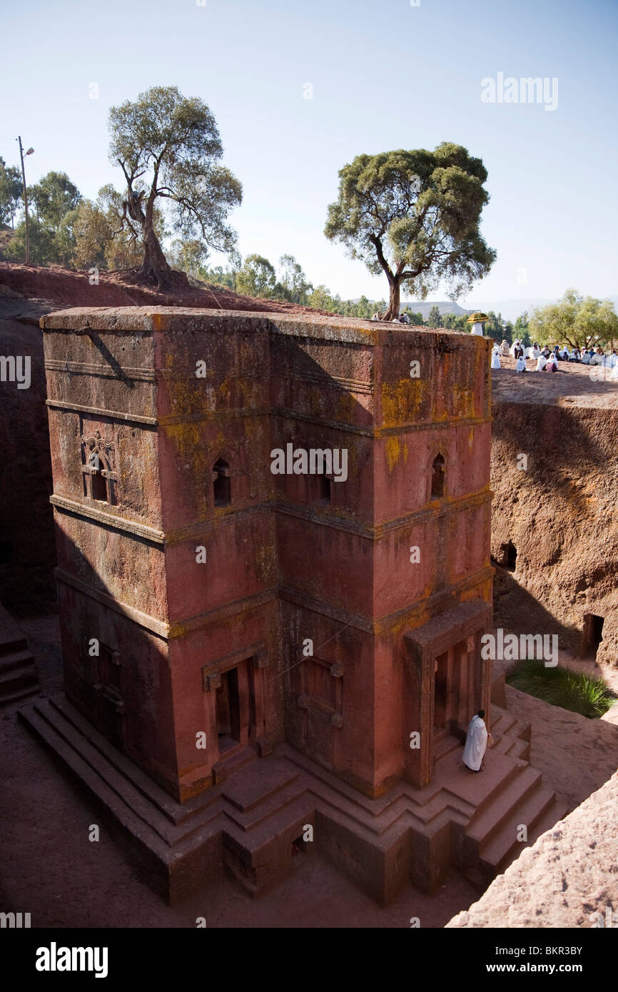 Ethiopia, Lalibela. A priest emerges from the ancient rock-hewn Church of Bet Giyorgis. Stock Photo