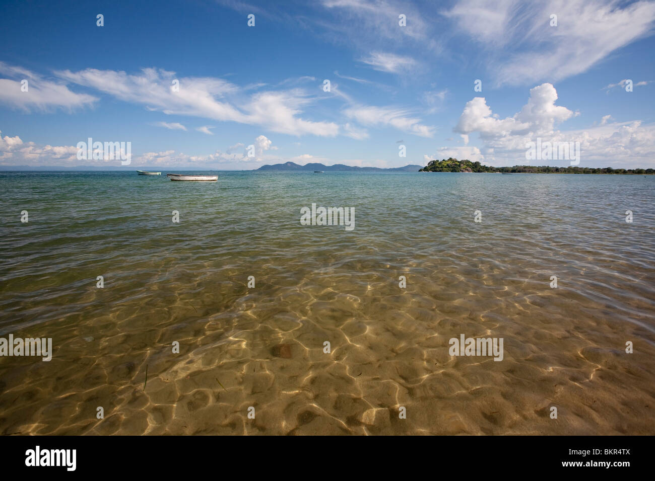 Malawi, Monkey Bay. Crystal clear waters of Lake Malawi Stock Photo Alamy