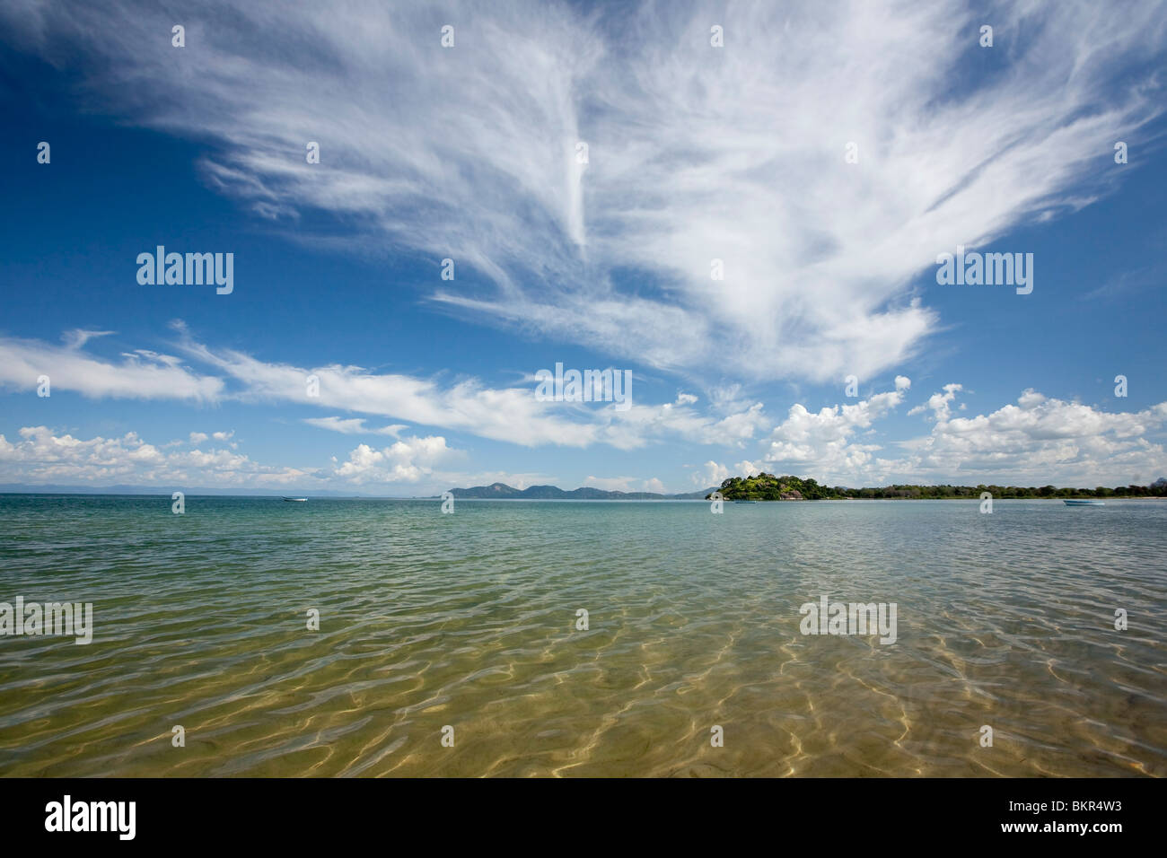 Malawi, Monkey Bay. Crystal clear waters of Lake Malawi Stock Photo Alamy