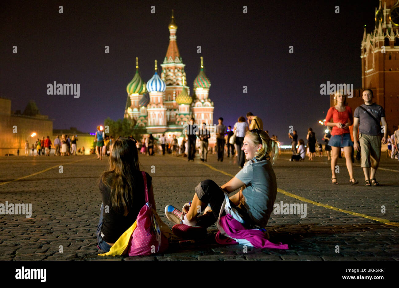 Russia, Moscow; Two people enjoy the summer weather sitting and chatting in the middle of Red Square Stock Photo