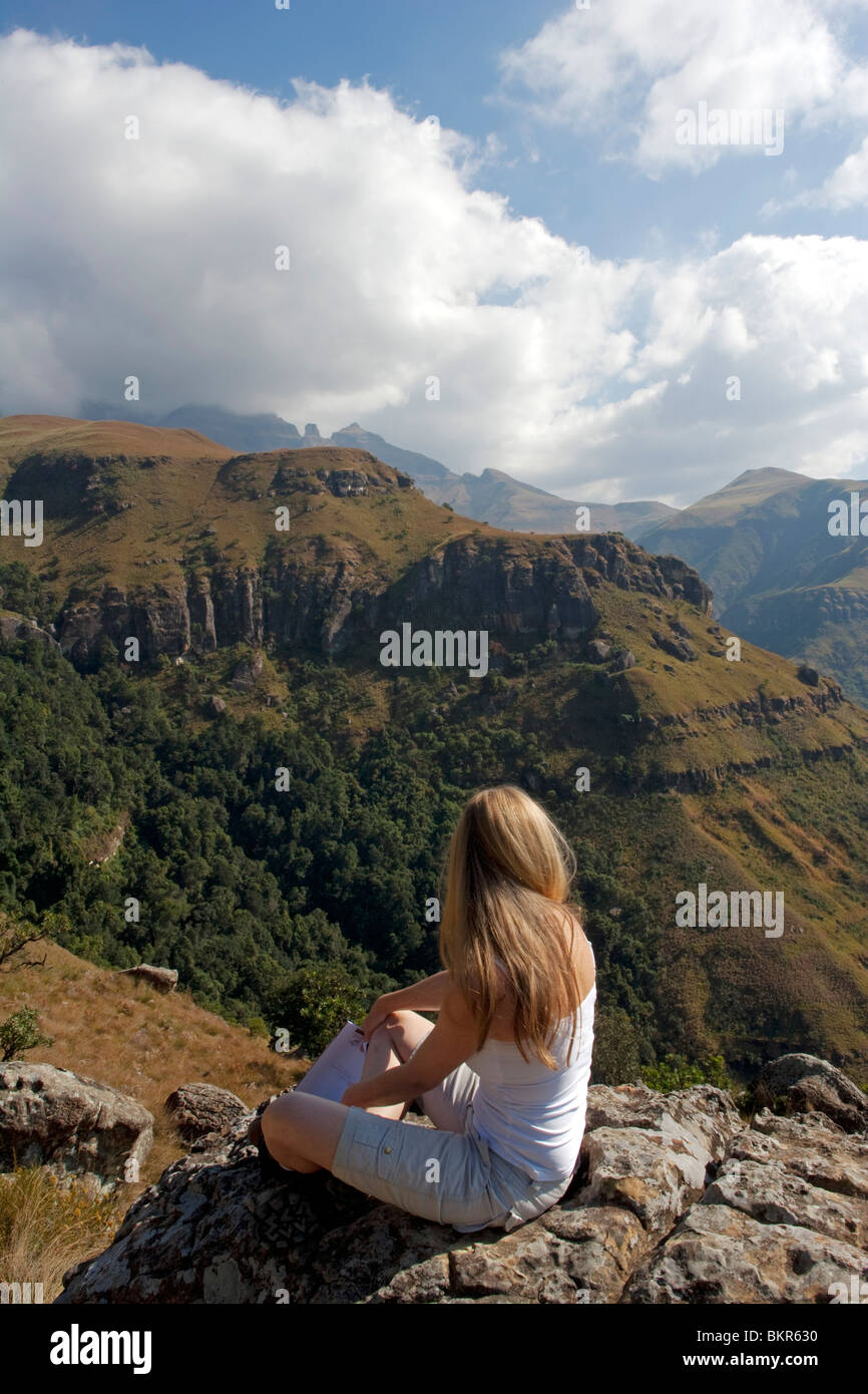 South Africa, KwaZulu Natal, Central uKahlamba Drakensberg mountain range. A walker looks over the Cathedral Peak area (MR) Stock Photo