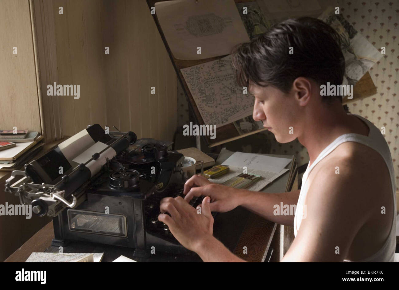 ATONEMENT (2007) JAMES MCAVOY JOE WRIGHT (DIR) 002 Stock Photo - Alamy