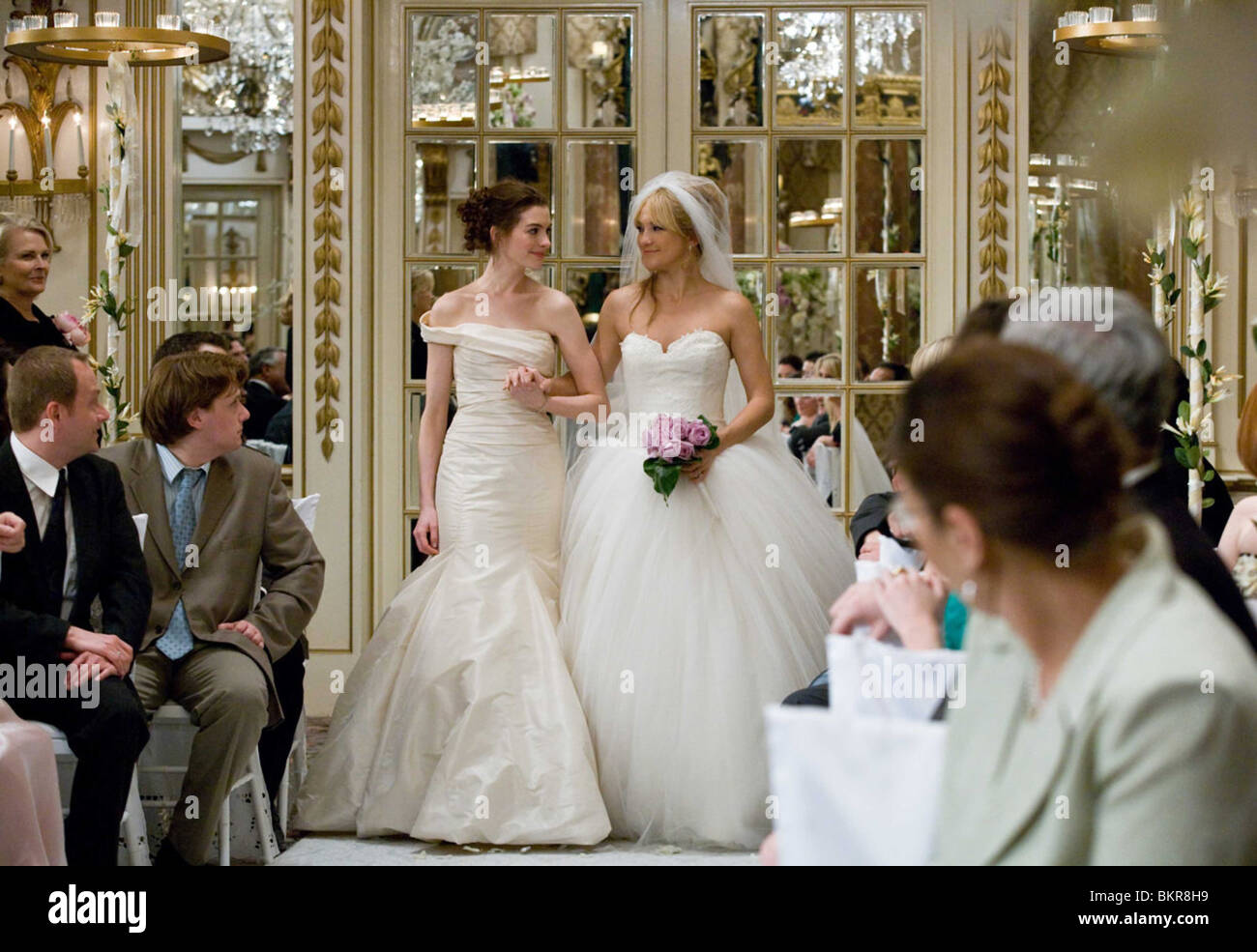 BRIDE WARS (2009) KATE HUDSON, ANNE HATHAWAY GARY WINICK