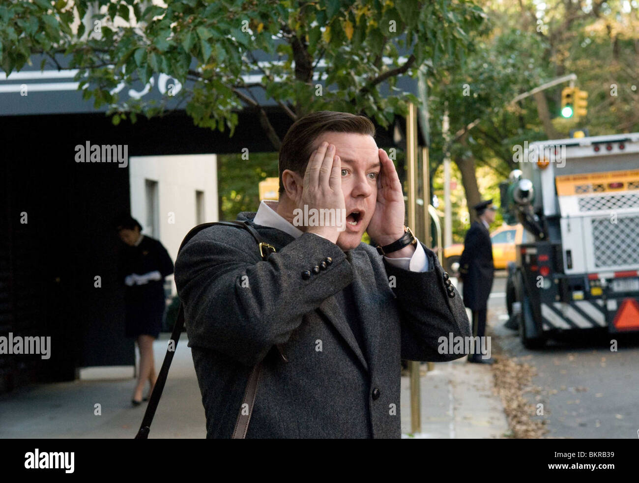 GHOST TOWN (2008) RICKY GERVAIS DAVID KOEPP (DIR) 001 Stock Photo - Alamy