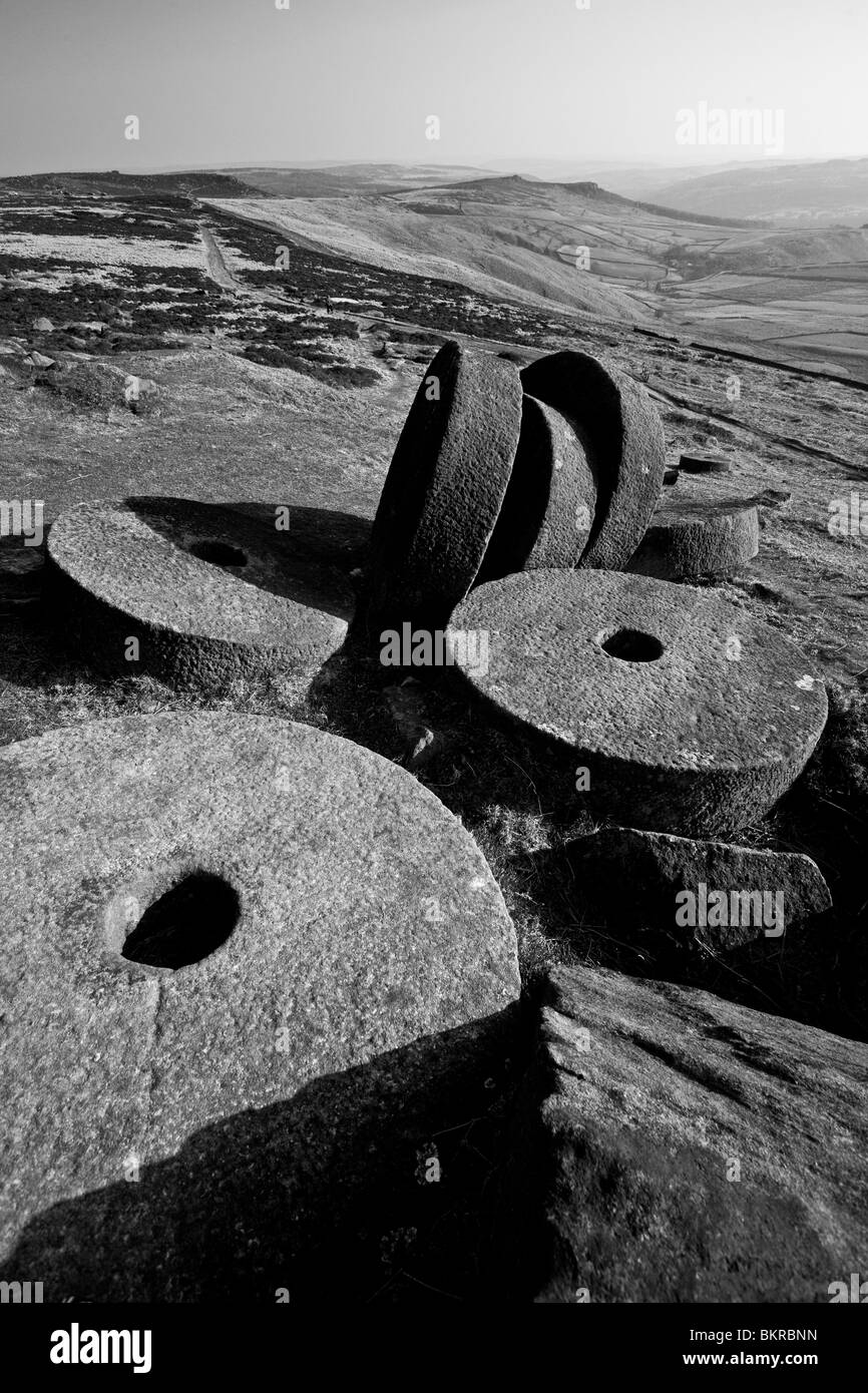 Millstones at Stanage Edge in the English Peak District Stock Photo