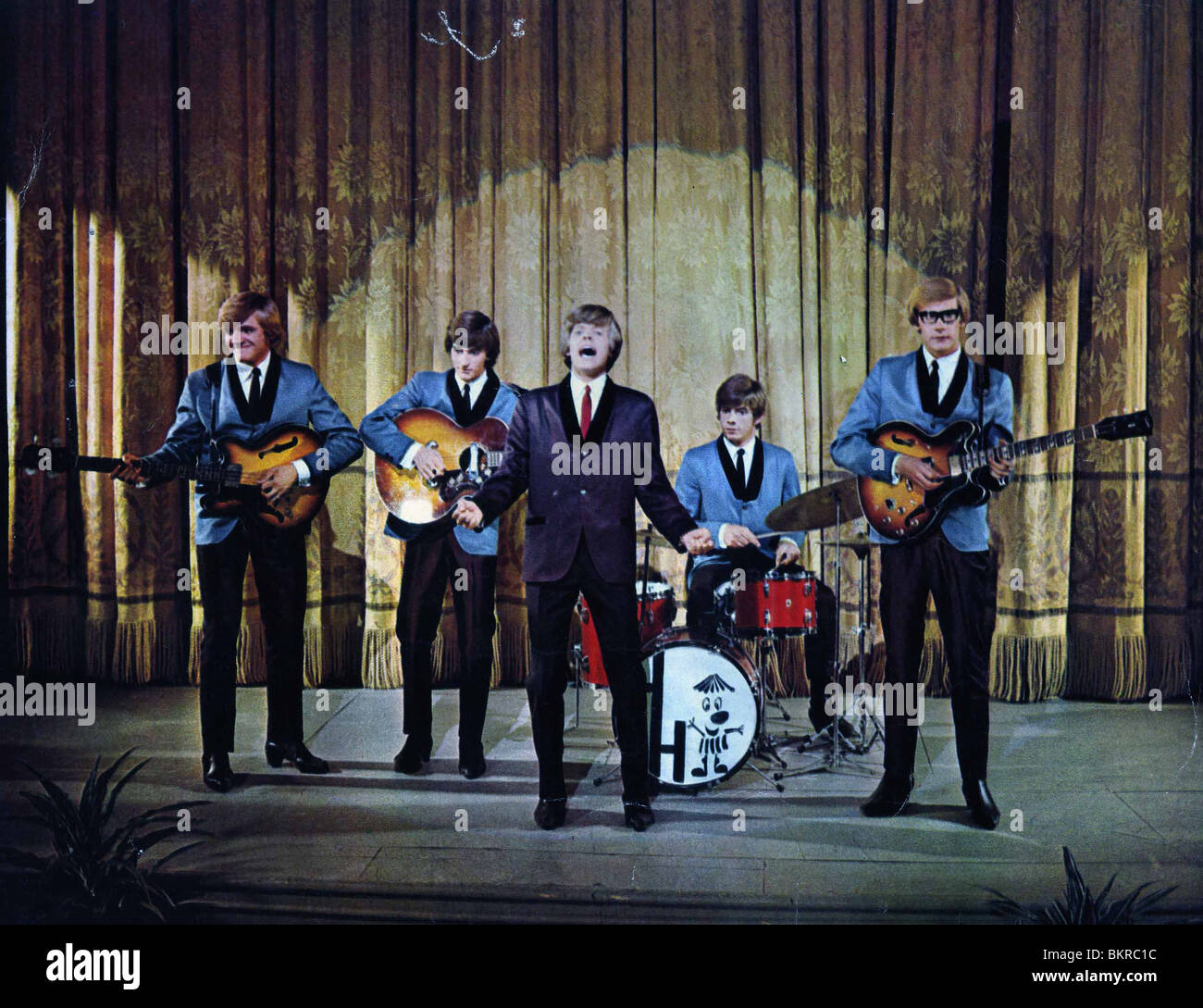 HOLD ON (1966) PETER NOONE, KARL GREEN, KEITH HOPWOOD, DEREK LECKENBY, BARRY WHITWAM ARTHUR LUBIN (DIR) 001 Stock Photo