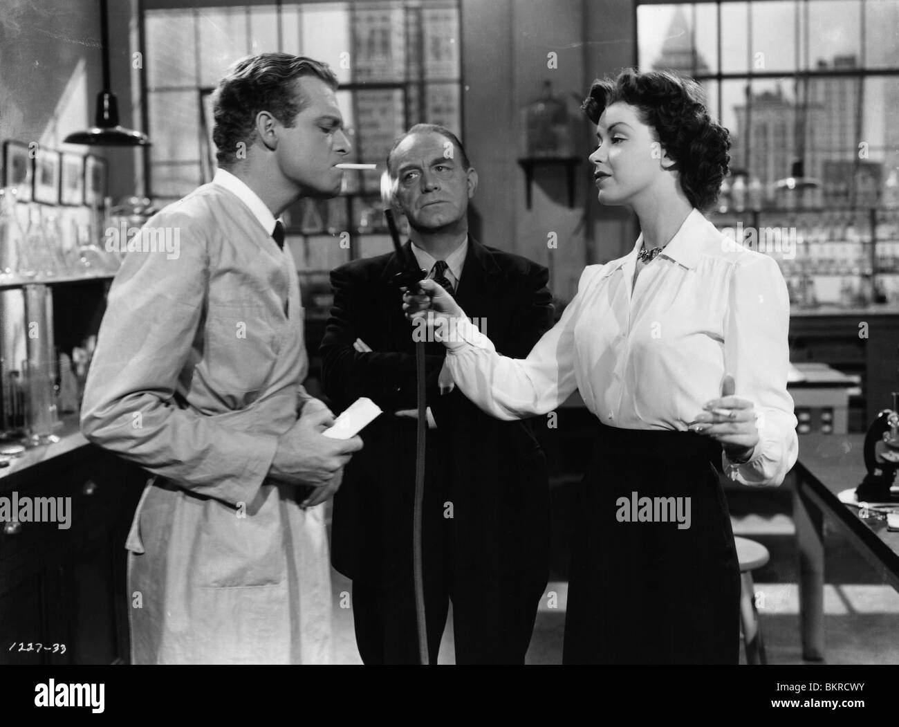 KID GLOVE KILLER (1942) VAN HEFLIN FRED ZINNERMANN (DIR) 002 Stock