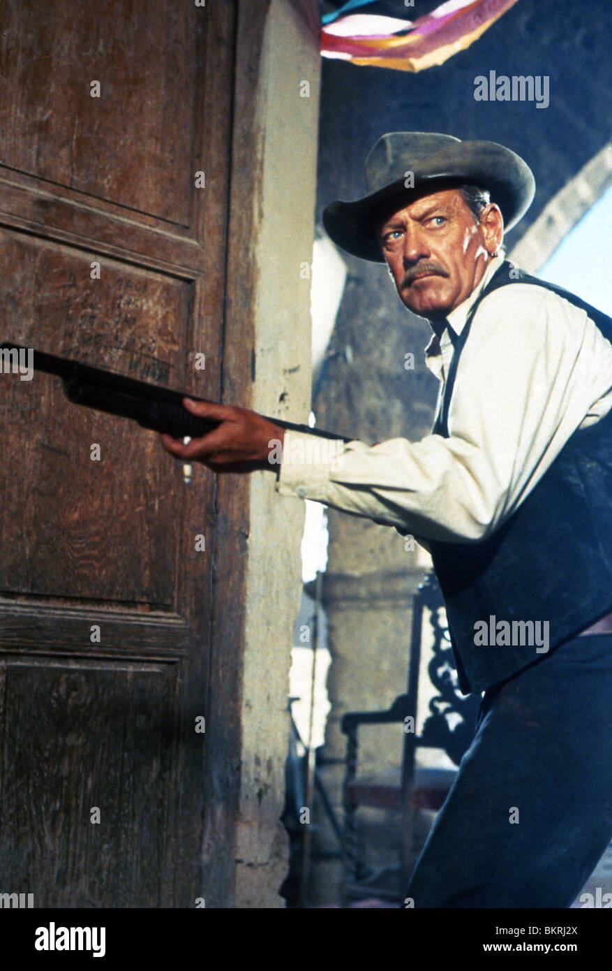 THE WILD BUNCH (1969) WILLIAM HOLDEN SAM PECKINPAH (DIR) 019 Stock ...