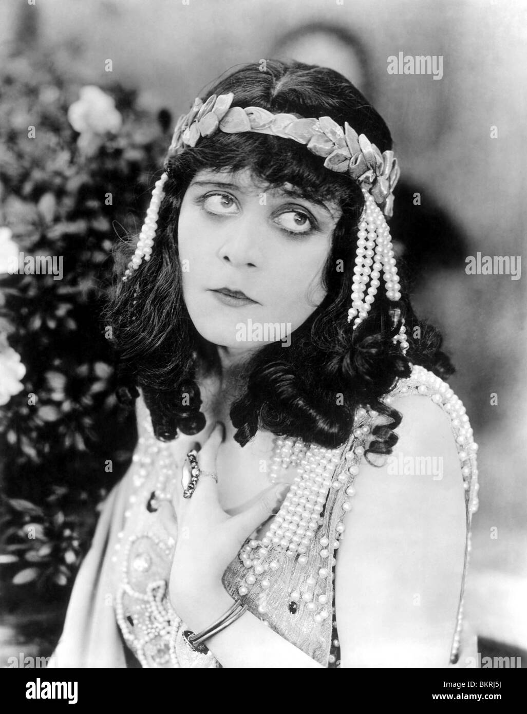 THEDA BARA (PORTRAIT) IN THE SOUL OF BUDDHA (1918) 003 Stock Photo