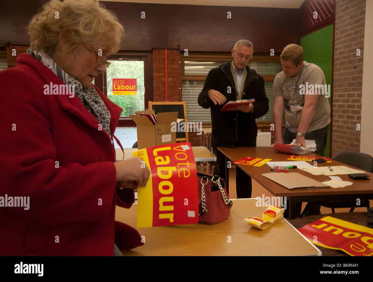 Labour party members and candidate Jane Thomas defending the marginal seat of keighley in the 2010 General Elesction Stock Photo