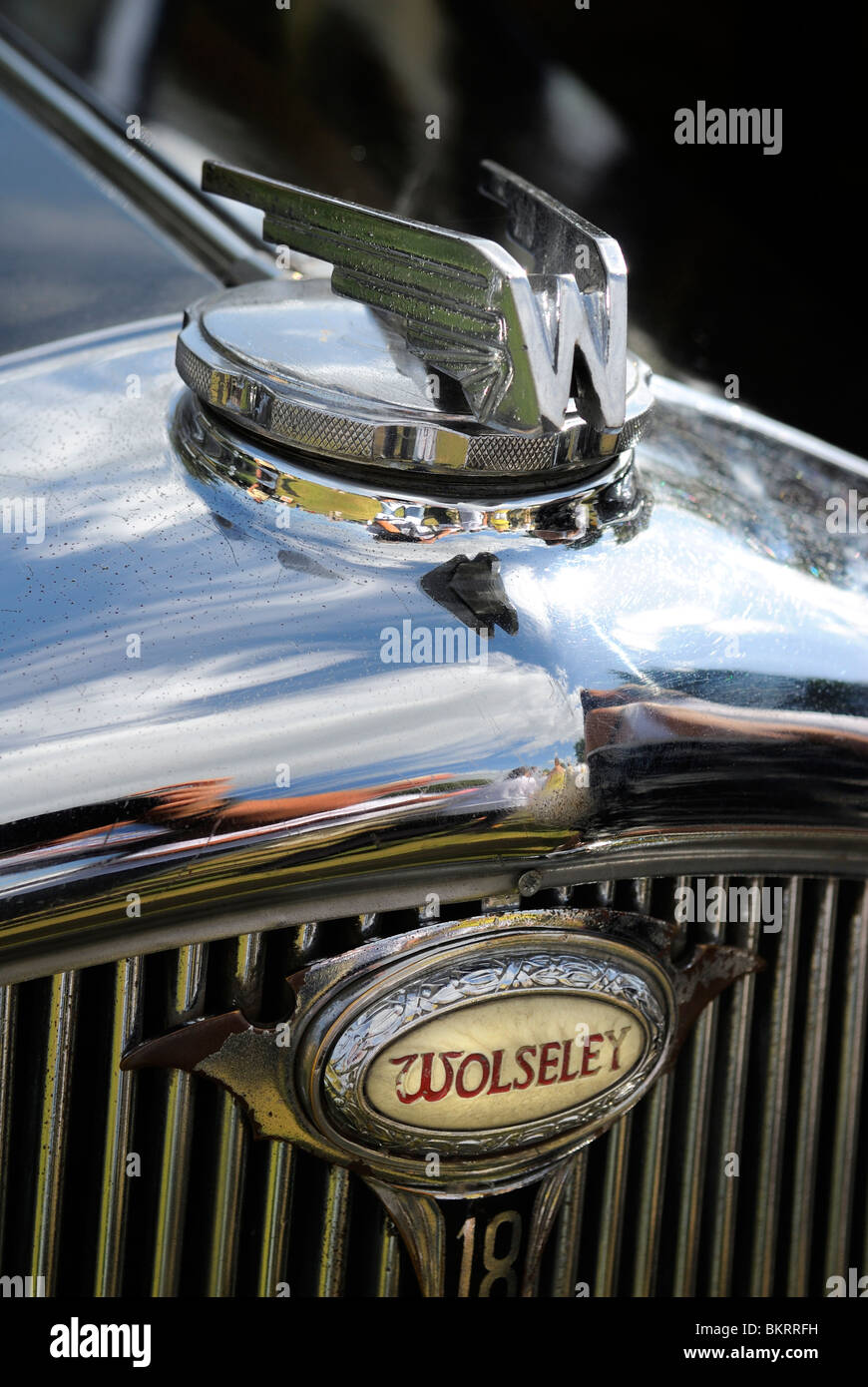 ISLE OF MAN UNITED KINGDOM B2.1161 Fittings Royale Classic Car Grill Badge 