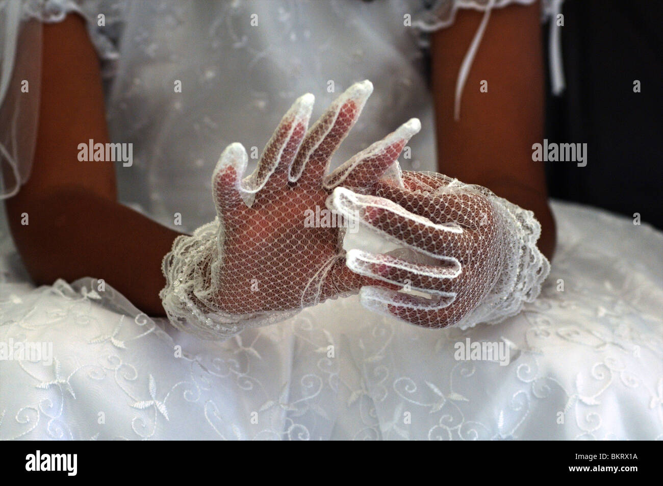 white lace hand gloves