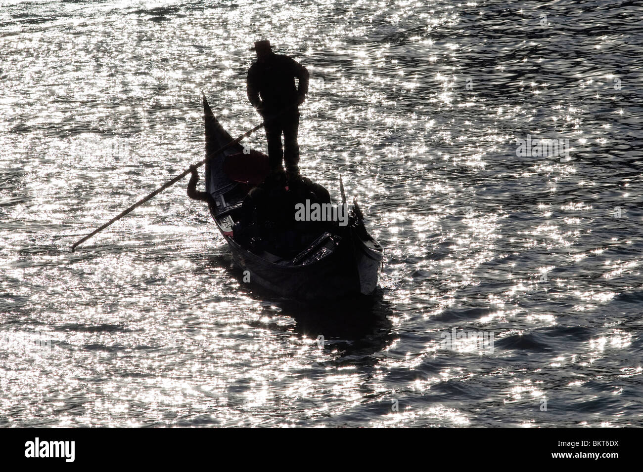 Gondola venice couple sunset hi-res stock photography and images - Alamy
