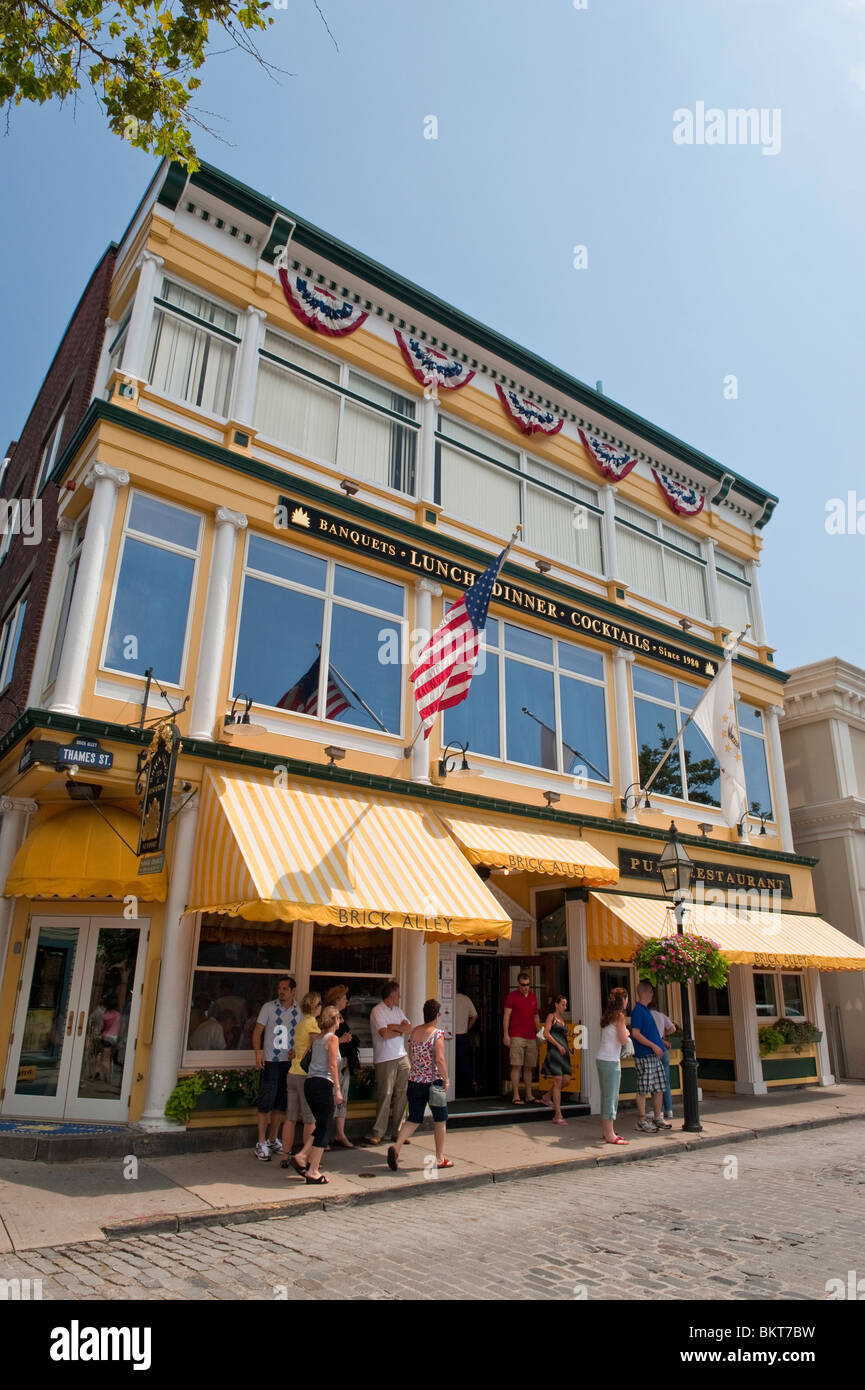 Newport Street Scene with Brick Alley Pub & Restaurant on Thames Street