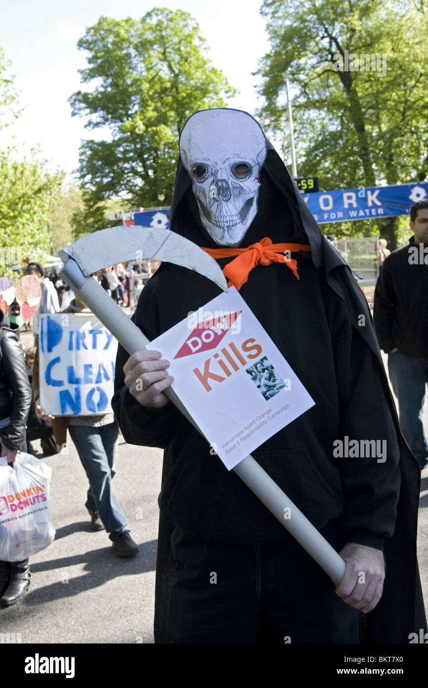 Protesters at a 'run for fresh water' event sponsored by Dow Chemical in Prospect Park, Brooklyn, NY. Stock Photo