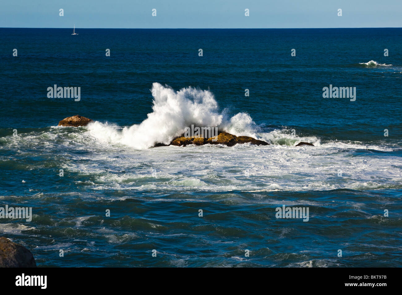 New zealand wave waves breakers island hi-res stock photography and ...