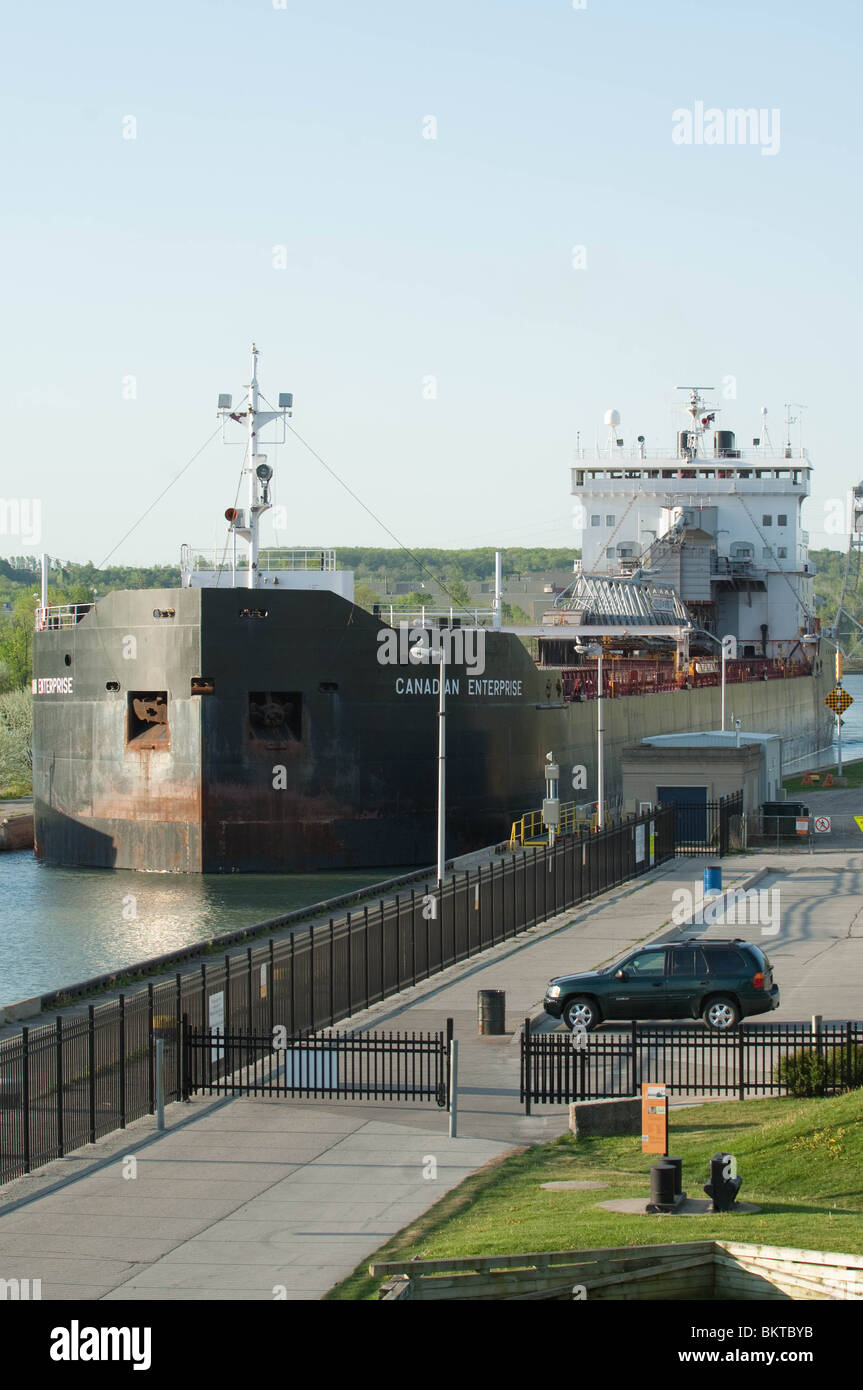 Great Lakes bulk cargo Carrier maneouvers to enter Lock 3 of the Welland Canal. Stock Photo