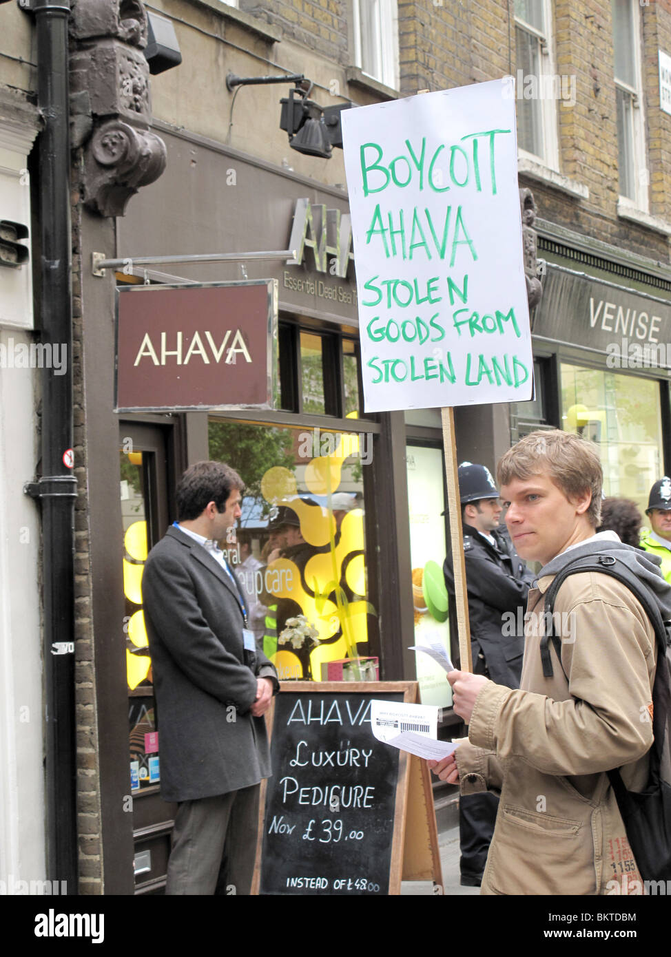 Ahava Israeli Cosmetics shop London Palestinian Demonstration West Bank Goods Stock Photo