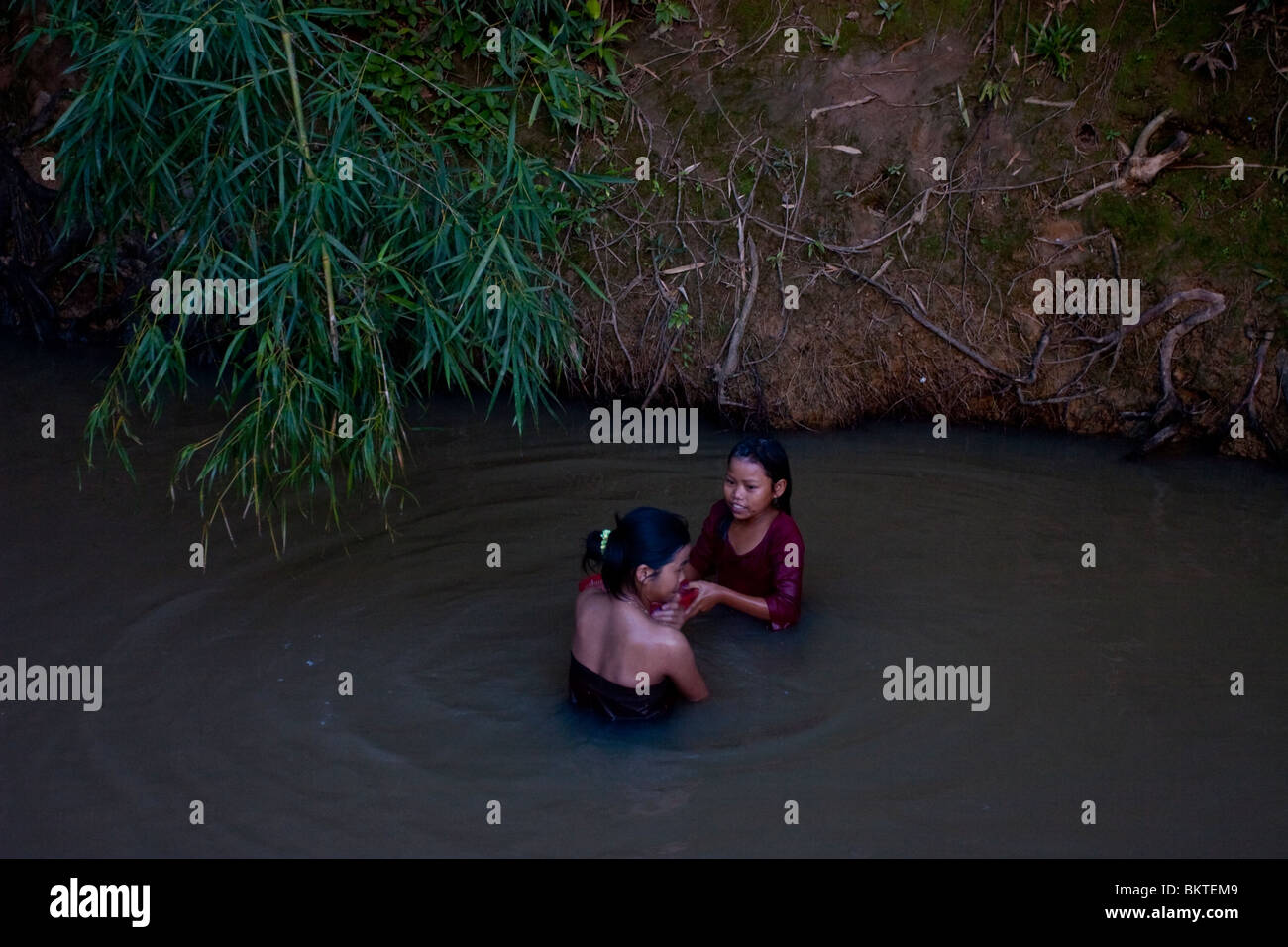 Children bathe stream hi-res stock photography and images - Alamy