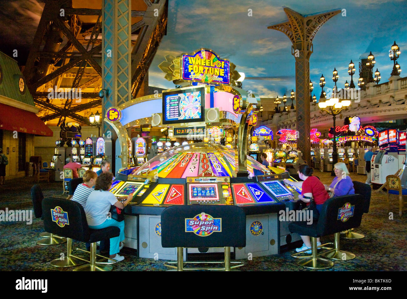 A WHEEL OF FORTUNE gambling ensemble inside the PARIS LAS VEGAS HOTEL Stock Photo - Alamy